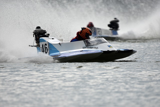 姆巴佩、维尼修斯、贝林厄姆、吕迪格卡瓦哈尔领取年度最佳阵奖杯.